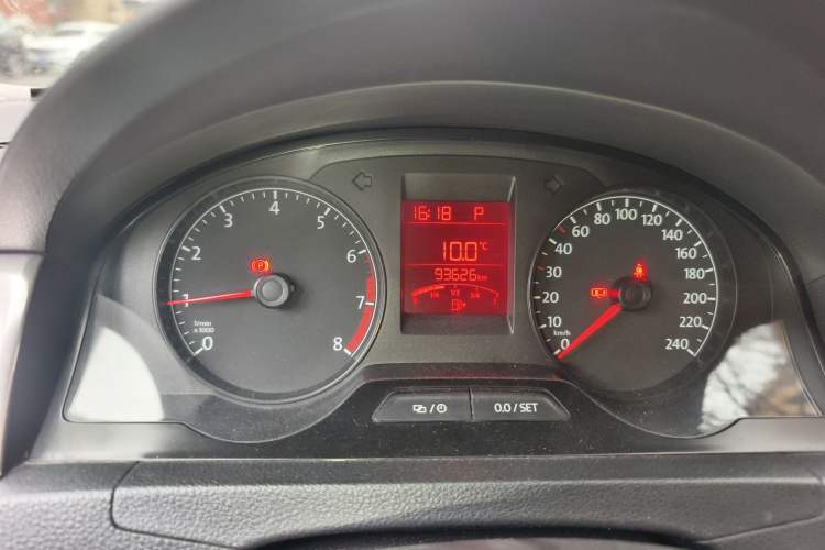 Used Volkswagen Santana 2015 1.6L Automatic Fashion Edition Odometer Close Up