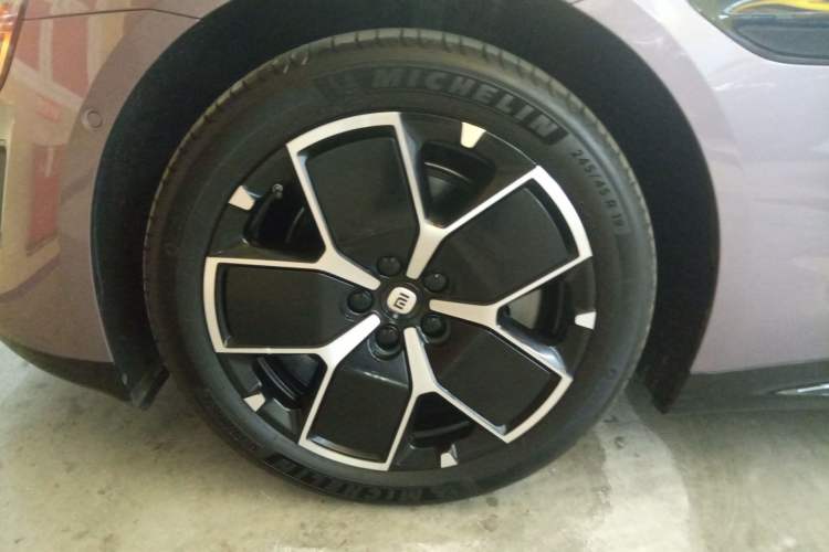 Used Xiaomi Auto SU7 2024 Rear-Drive Standard Founder Edition Exterior 4