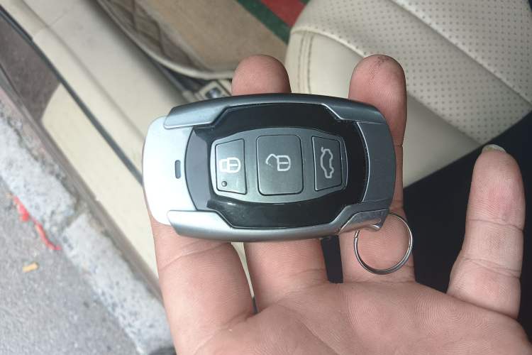 Used BYD G6 2013 1.5TI Manual Luxury Model