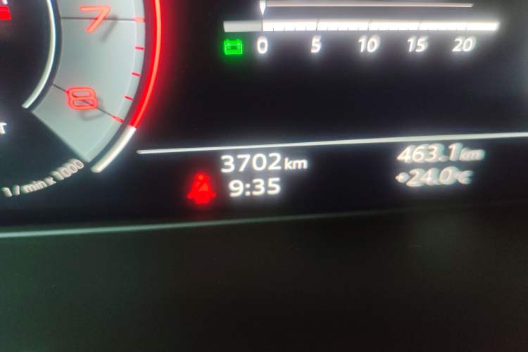 Used Audi A4L 2023 40 TFSI Luxury Dynamic Model Odometer Close Up