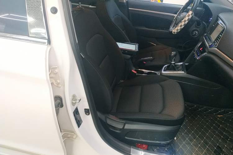 Used Hyundai Elantra (6th Generation / Lingdong) 2016 1.6L Manual ZhiXuan · Dynamic Model
