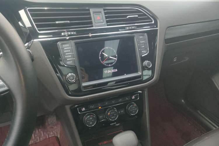 Used Volkswagen Tiguan L 2017 330TSI Automatic Two-Wheel Drive Flagship Edition Audio And AC Panel