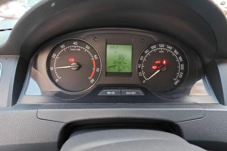 Used Skoda Rapid 2013 1.6L Manual Smart Selection Model
