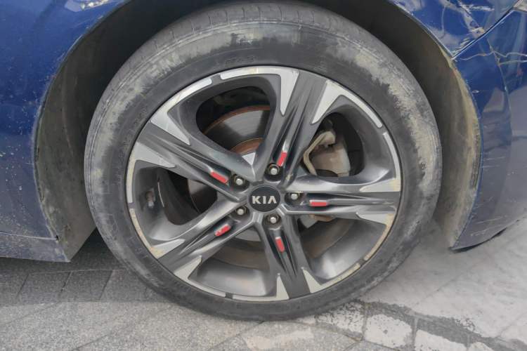 Used Kia K5 2020 270T CVVD Luxury Edition Right Front Wheel Hub