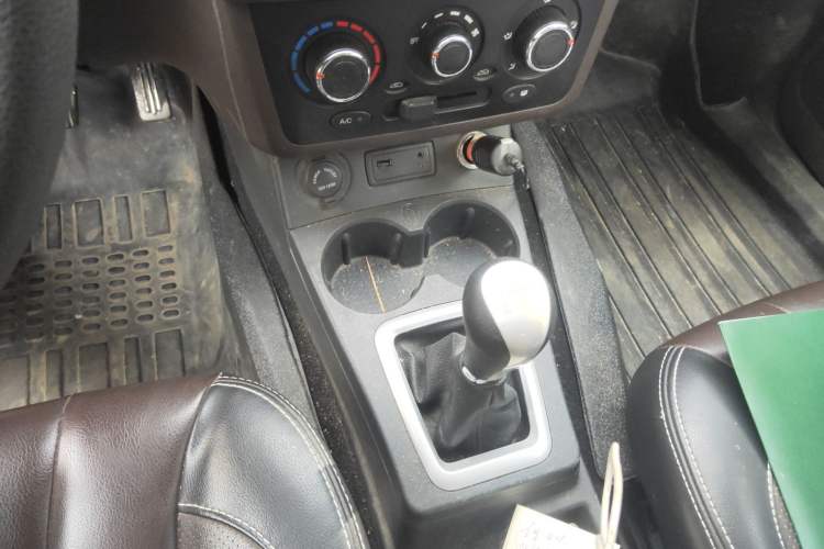 Used Dongfeng Fengon 330 2016 1.5L Manual Enjoyment Model DK15 Gear Lever