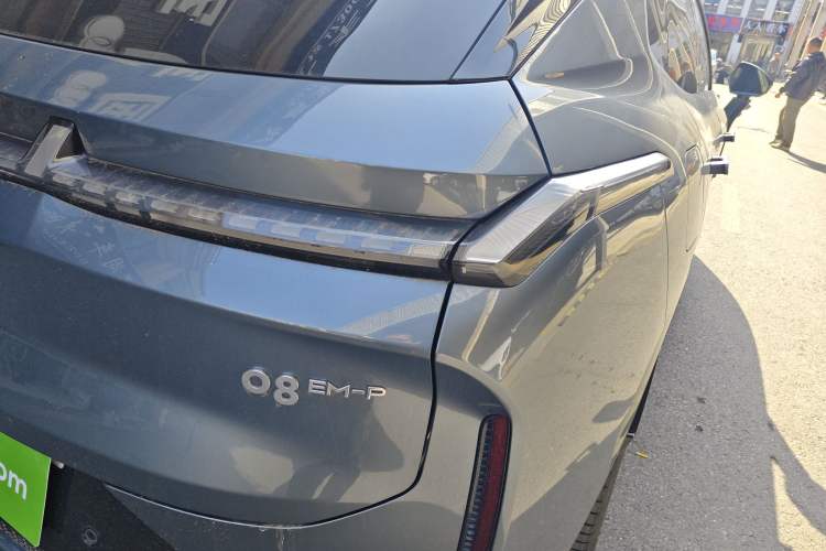 Used Lynk & Co 08 EM-P 2025 220 km All-Wheel-Drive Performance Halo