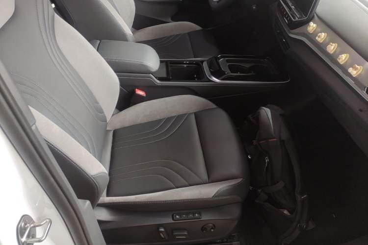 Used Volkswagen ID.4 CROZZ 2022 Long-Range Lite PRO Edition Right Front Seat