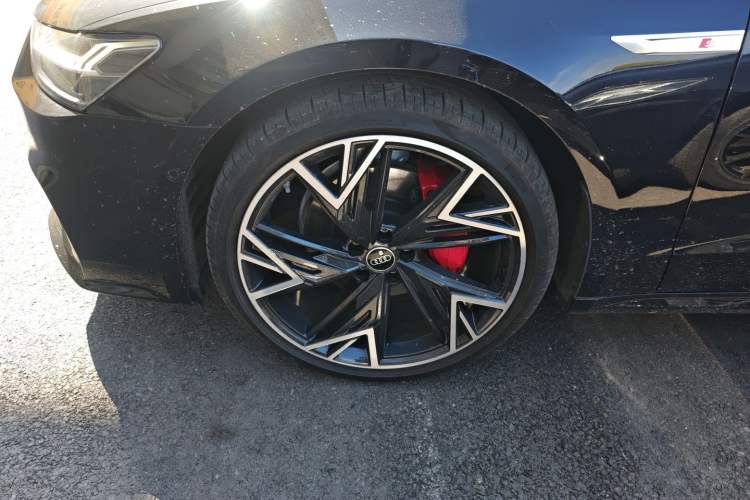 Used Audi A7L 2025 45 TFSI quattro Black Warrior Edition Left Front Wheel Hub