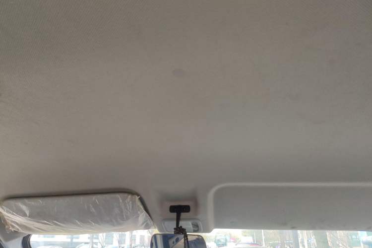 Used Wuling Yangguang 2024 300KM Comfort Version Passenger Van 75kW
