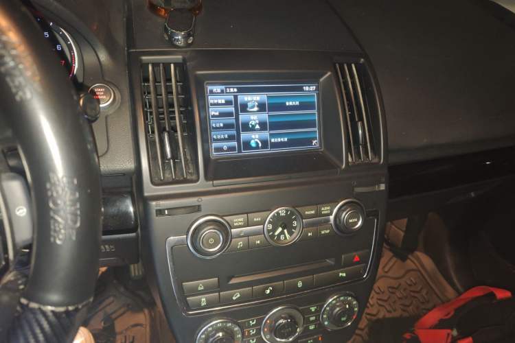 Used Land Rover Freelander 2 2014 2.0T Si4 HSE Gasoline Edition Audio And AC Panel