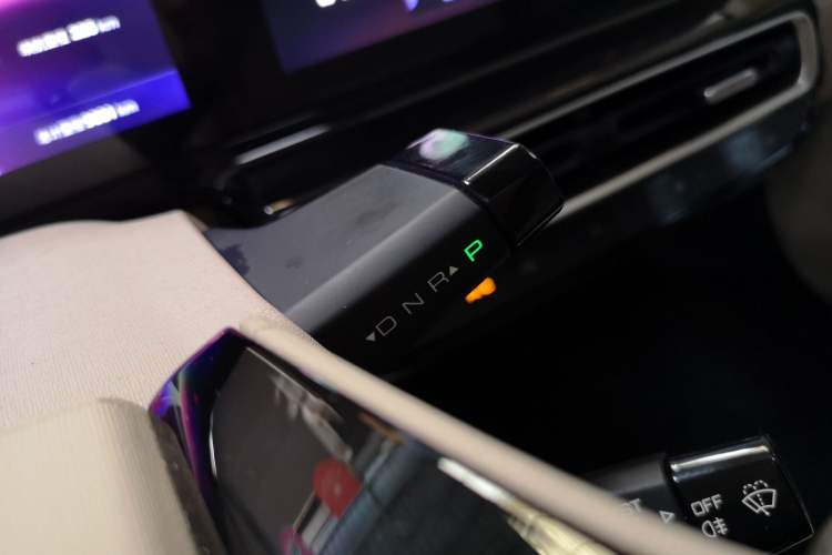 Used Baojun KiWi EV 2023 Smart Luxury Edition Lithium Iron Phosphate Gear Lever