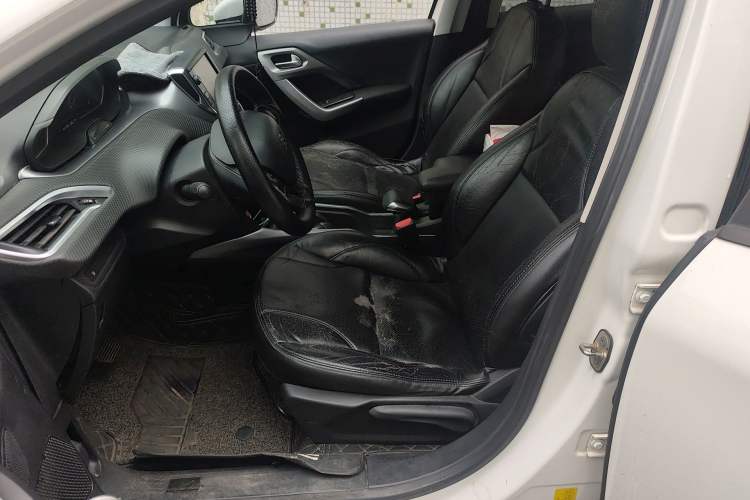 Used Peugeot 2008 2014 1.6L Automatic Fashion Edition
