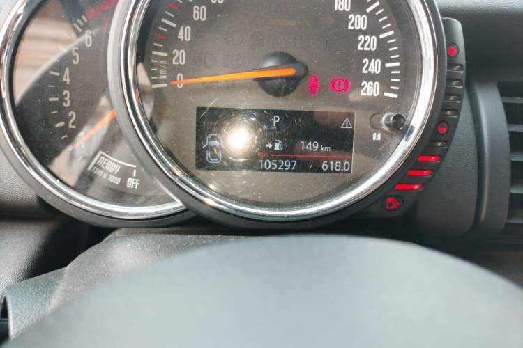 Used MINI 2016 1.2T ONE Odometer Close Up