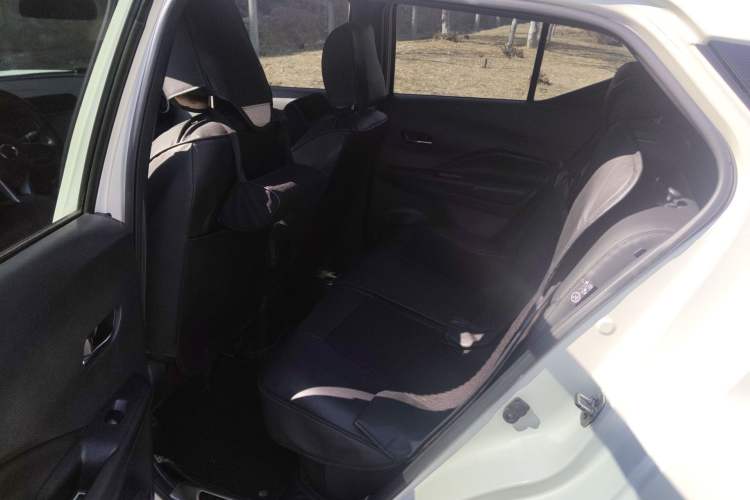 Used Nissan Kicks 2017 1.5L CVT Smart Edition Left Rear Seat