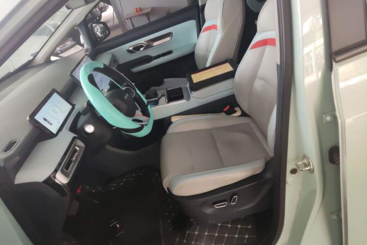 Used AION Y 2022 Plus 70 Tech Edition