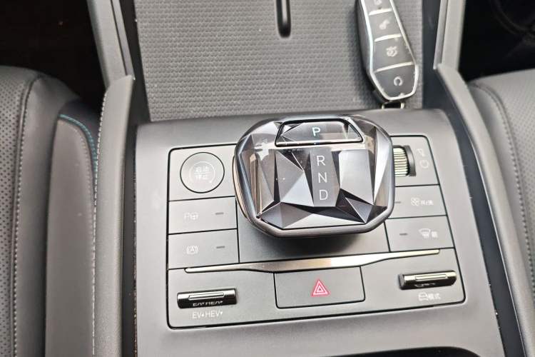 Used BYD Qin L 2025 DM-i Smart Drive 80KM Leading Model
