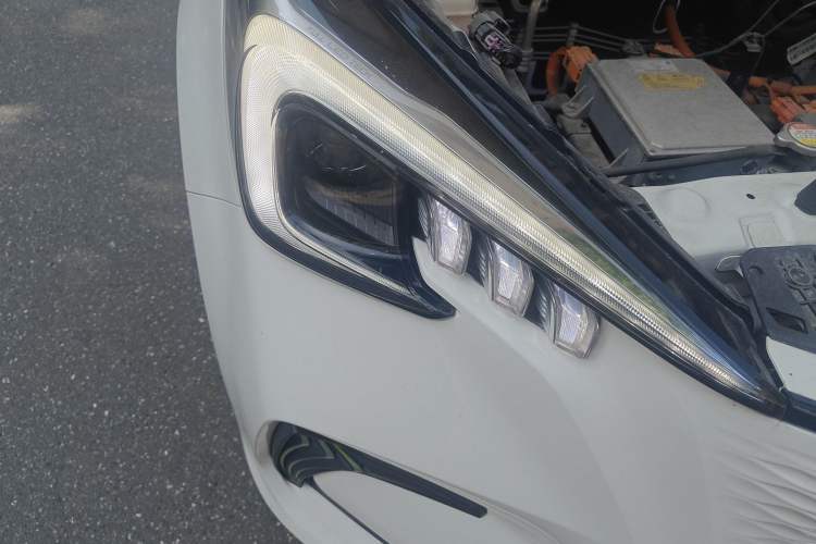 Used CHANGAN Benni E-Star 2022 Charming Edition Colorful Model Lithium-Ion Battery
