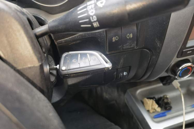 Used JMC Baodian 2018 2.9T New Value-Packed Two-Wheel-Drive Diesel Comfort Version with Extended Cargo Bed – JX4D30B5L
