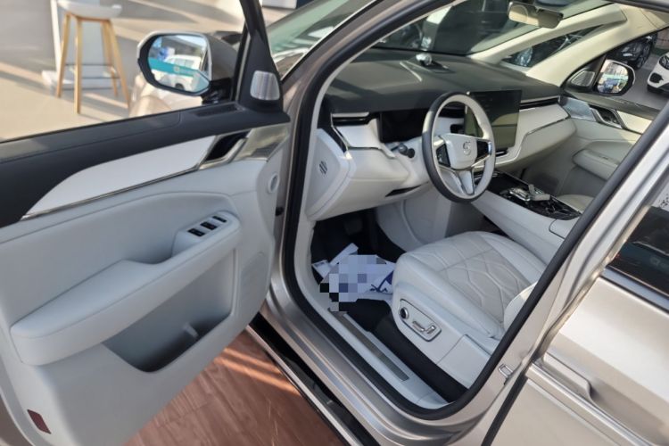 Used Volvo EM90 2025 Ultra Six-Seater