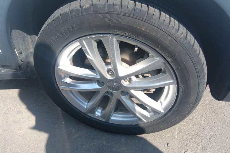 Used FAW Senya R7 2016 1.6L Manual Comfort Model Right Front Wheel Hub