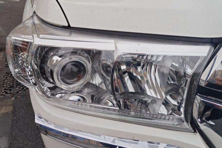 Used Toyota Land Cruiser  Right Front Headlight
