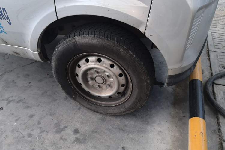 Used Wuling Electric Truck 2021 Cargo Truck Lifan 41.6kWh Inovance 2nd-Generation Electric Control System
