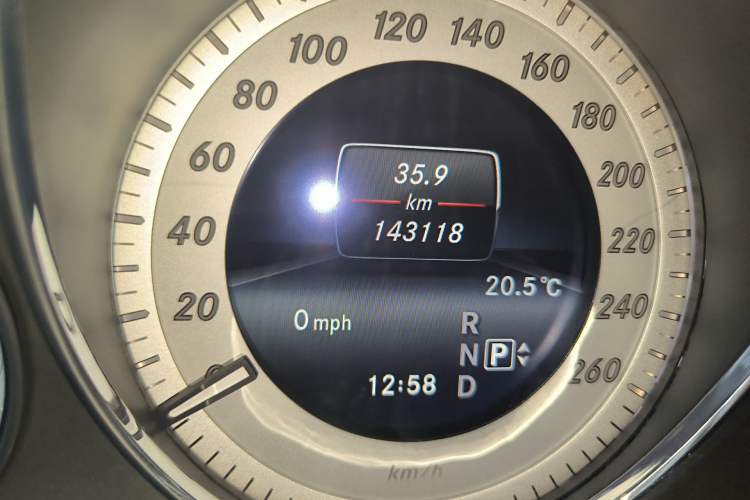 Used Mercedes-Benz GLK-Class 2013 GLK 300 4MATIC Dynamic Sunroof Model Odometer Close Up