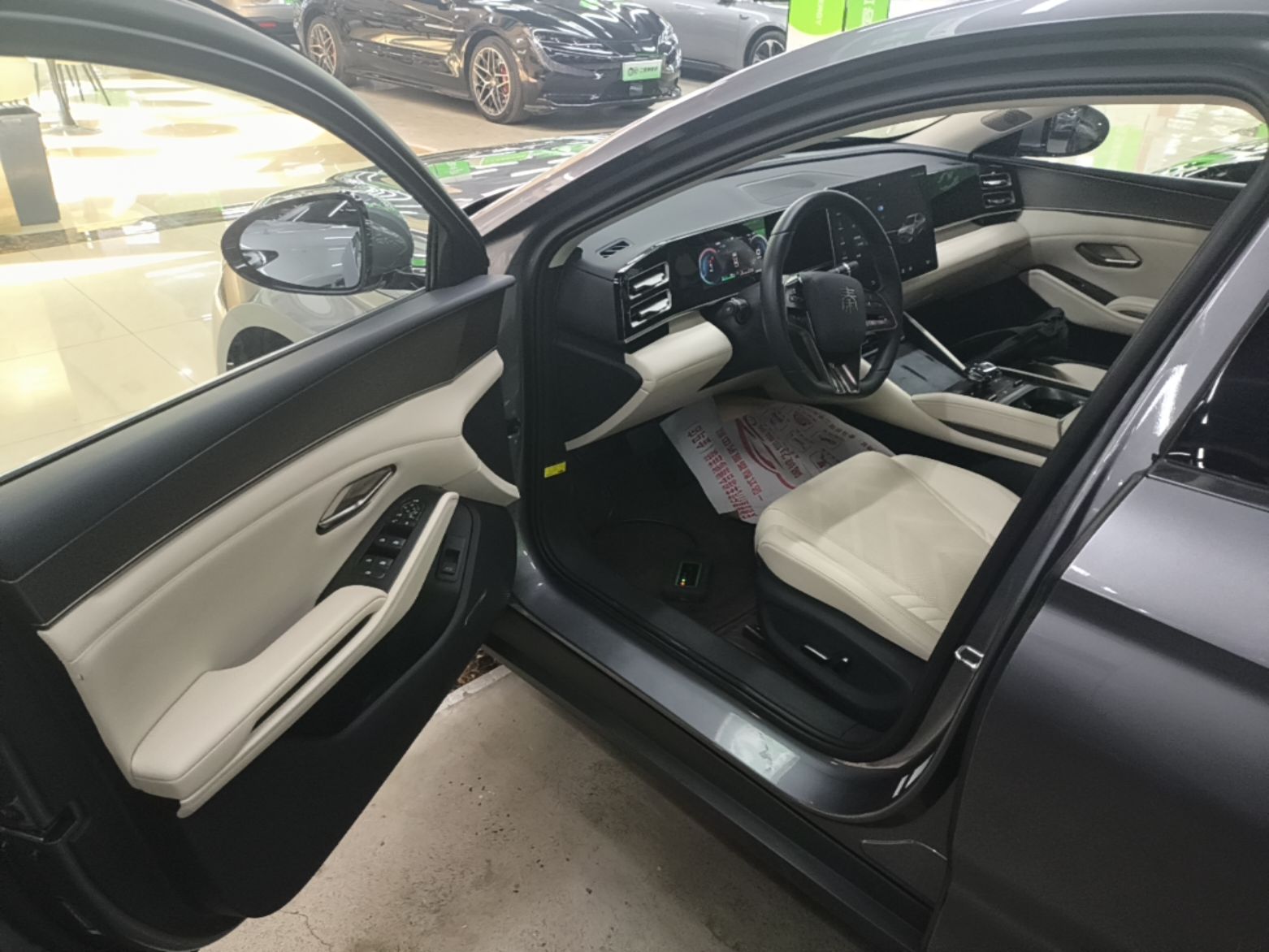 BYD Qin L 2024 DM-i 120KM Excellence Model — снимка 18