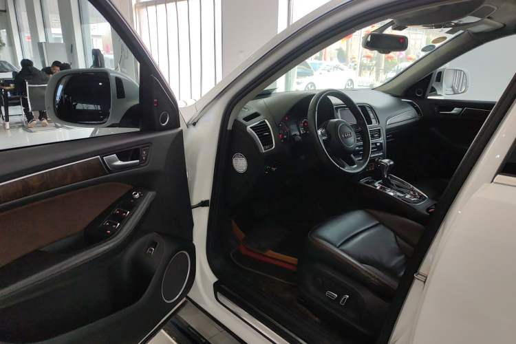 Used Audi Q5 2017 Plus 40 TFSI Comfort Model