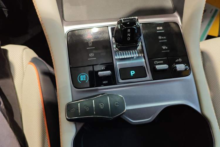 Used BYD Song PLUS New Energy 2023 Champion Edition DM-i 110KM Flagship Model Gear Lever