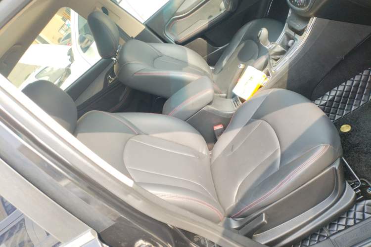 Used Baojun 560 2015 1.8L manual luxury version
