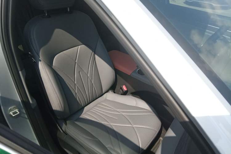 Used Geely Galaxy L6 2025 EM-i 140km Starship Edition