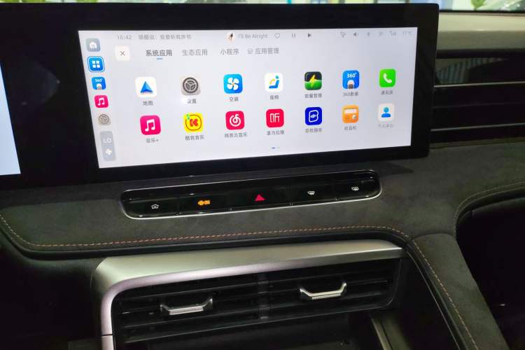 Used Roewe D5X DMH 2024 135 Tech Edition