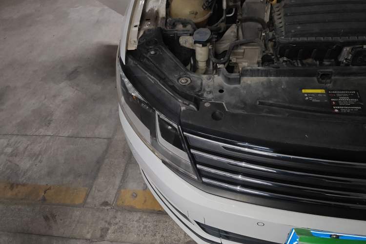 Used Volkswagen Gran Lavida 2015 1.6L Automatic Comfort Edition Exterior 6