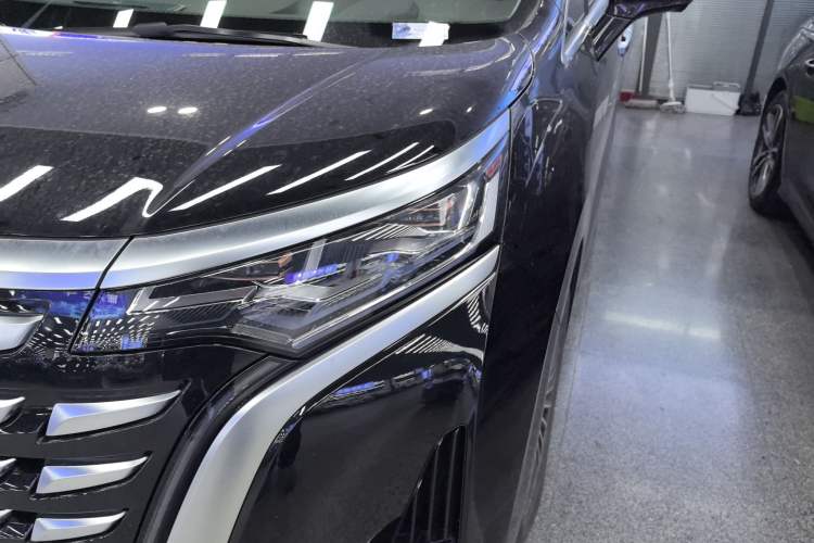 Used Denza D9 2022 DM-i 970 Four-Wheel Drive Flagship Model
