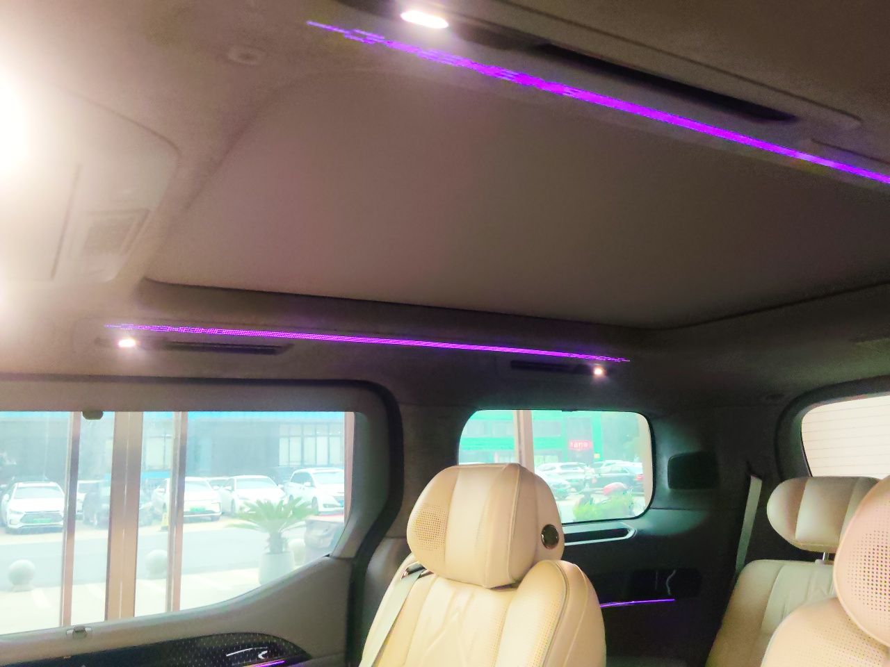 Zeekr 009 2024 7-Seater Walk-Through Version Four-Wheel Drive 108 kWh — снимка 18
