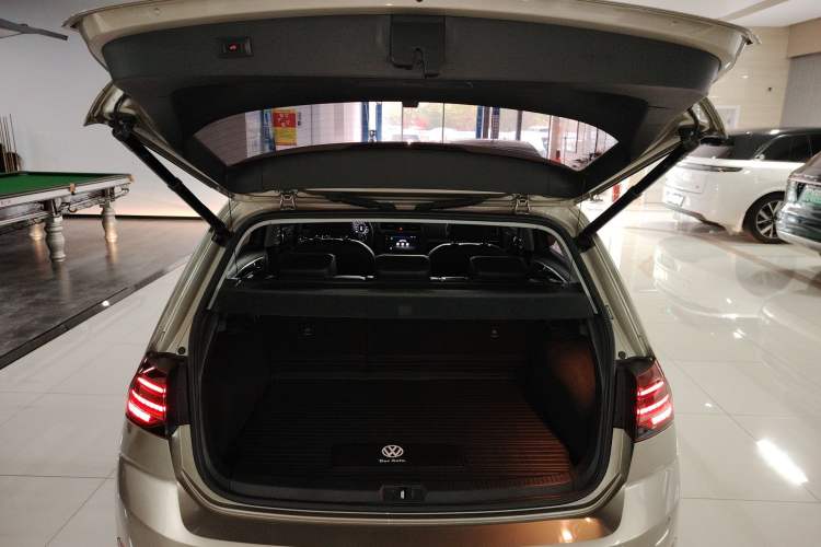 Used Volkswagen Golf 2018 230TSI Automatic Luxury Version Trunk