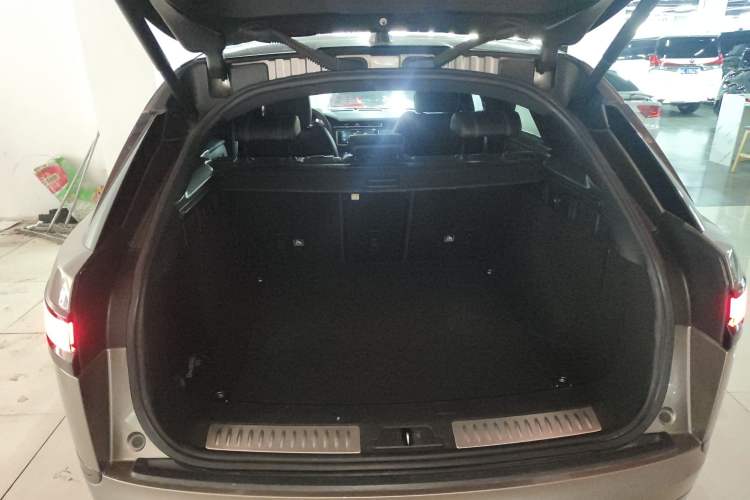 Used Land Rover Range Velar 2017 P380 R-DYNAMIC S Trunk