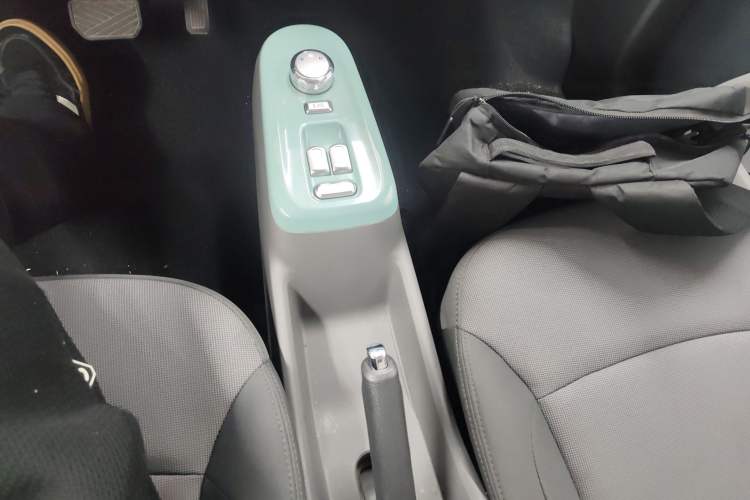 Used CHANGAN NEVO Lumin 2022 155 km – Refreshingly Sweet Edition Gear Lever