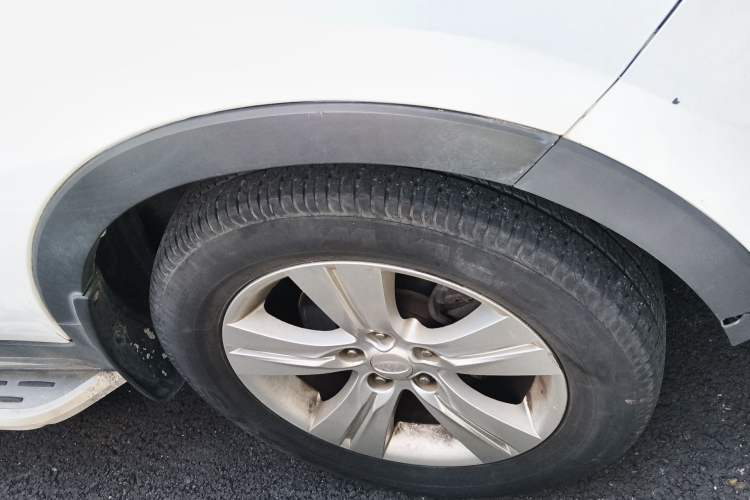 Used Kia Sportage R 2012 2.0L Manual Two-Wheel Drive GLS Right Front Wheel Hub
