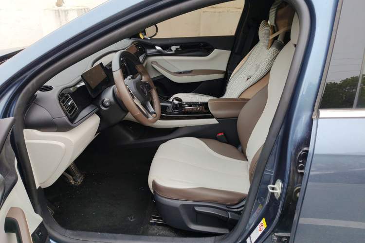 Used BYD Qin PLUS 2024 HONOR Edition DM-i 55KM Leading Model Left Front Seat