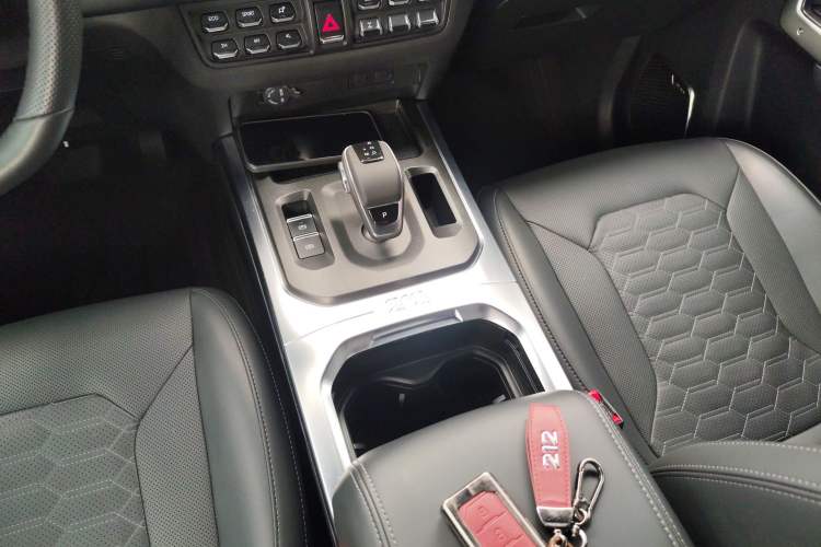 Used 212 T01 2024 2.0T Explorer Gear Lever