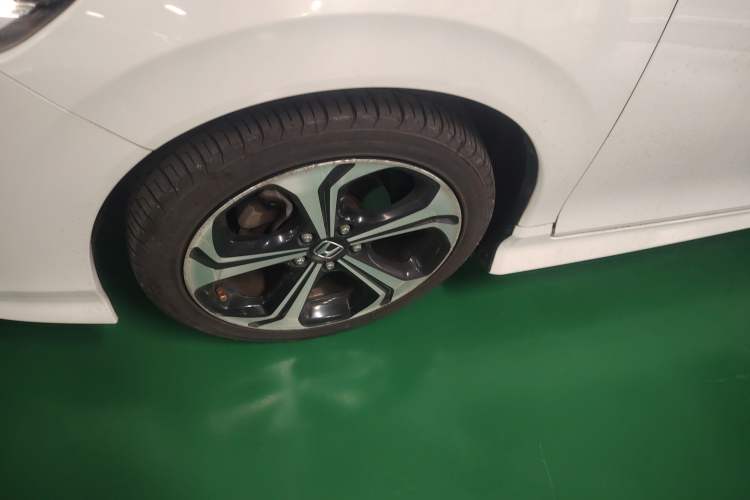 Used Honda Jade 2017 210 TURBO CVT Luxury Edition 5 Seats Left Front Wheel Hub