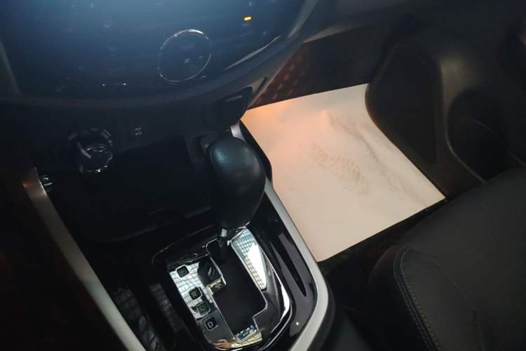 Used Nissan Terra 2020 2.5L XL Upper 4WD Automatic Four-Wheel Drive Luxury Edition Gear Lever