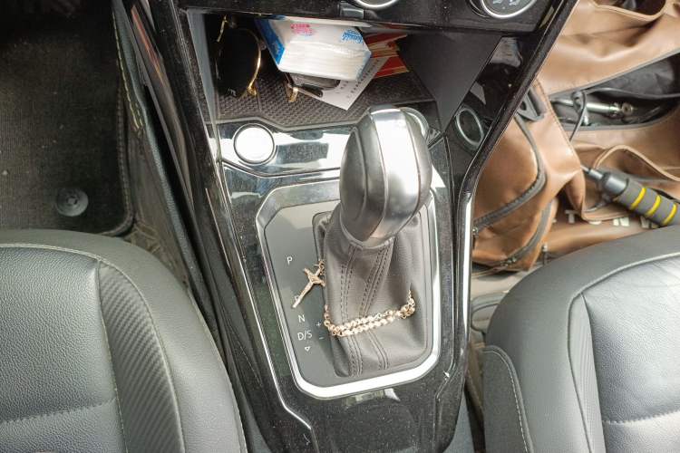 Used Volkswagen T-ROC 2019 280TSI DSG Two-Wheel Drive Comfort Version China VI Standard Gear Lever