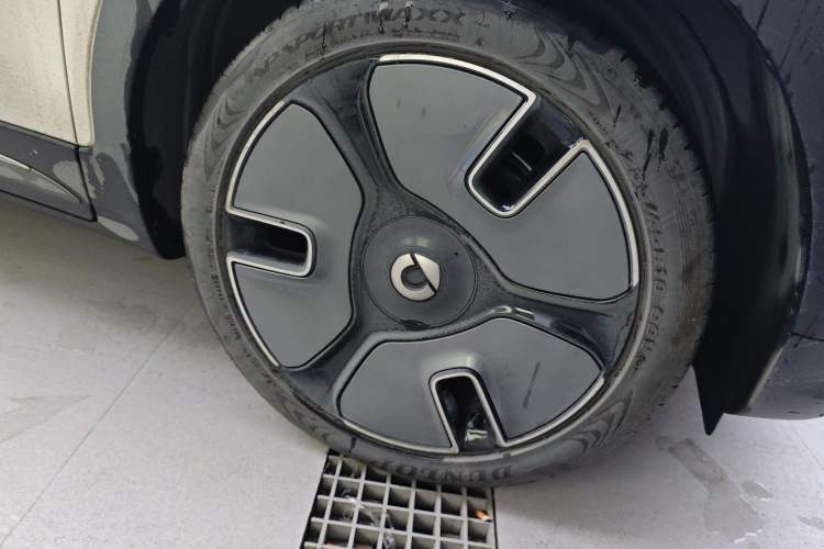 Used smart #1 2024 Premium Edition Right Front Wheel Hub