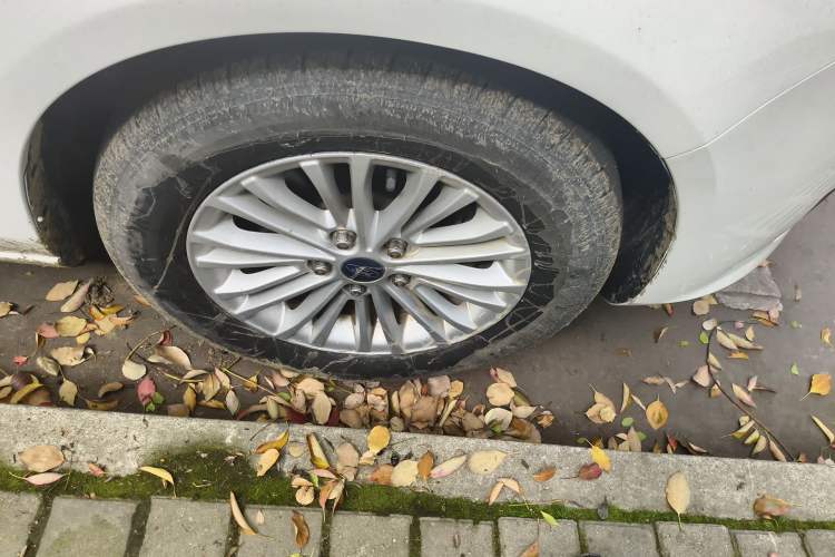 Used Ford Escort 2017 Revised Version 1.5L Manual Comfort Edition Right Front Wheel Hub