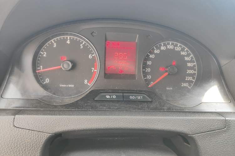 Used Volkswagen Santana 2015 1.6L Manual Fashion Edition Odometer Close Up