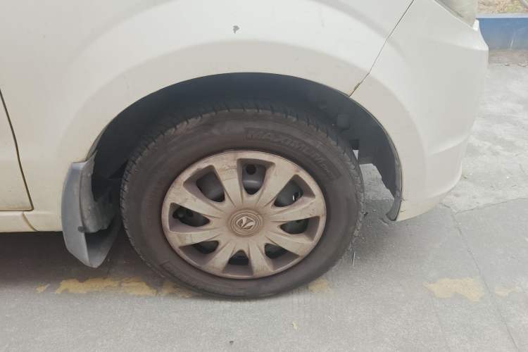Used BAIC Weiwang M20 2014 1.5L practical type BJ415A Right Front Wheel Hub