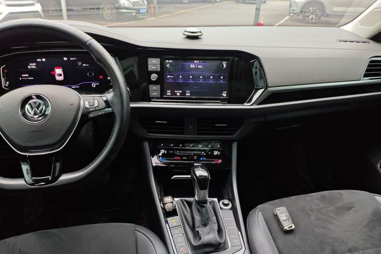 Used Volkswagen Sagitar 2020 280TSI DSG Luxury Version China VI Standard Audio And AC Panel